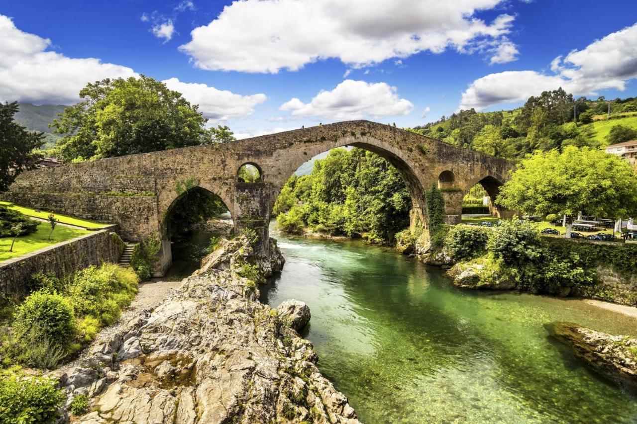 Cangas De Onis A Orillas Del Rio Sella Exterior photo