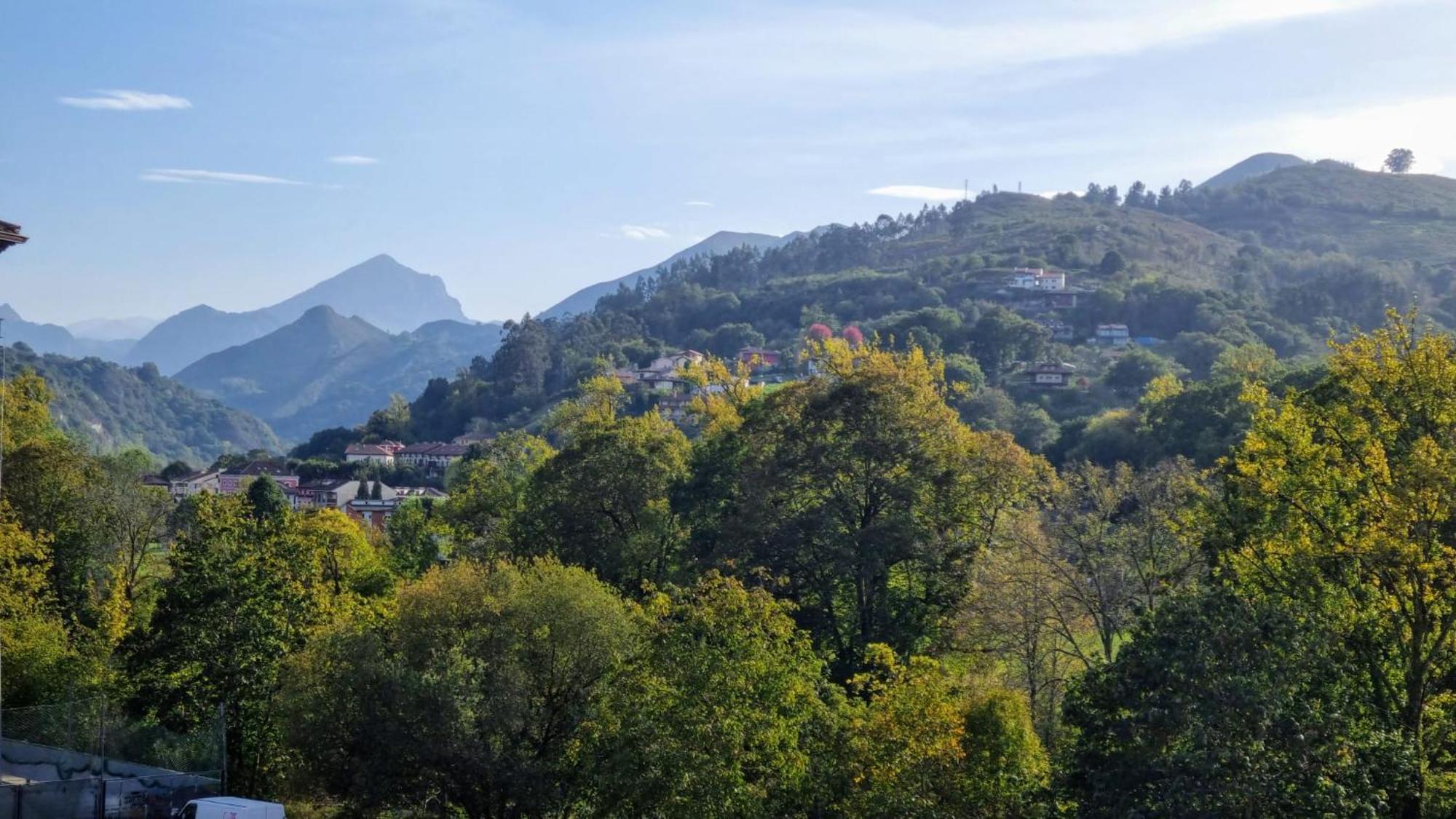 Cangas De Onis A Orillas Del Rio Sella Exterior photo