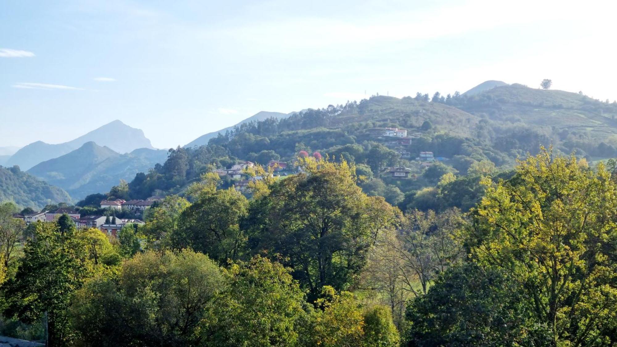Cangas De Onis A Orillas Del Rio Sella Exterior photo